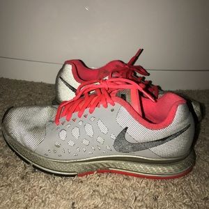 Women’s Nike tennis shoes